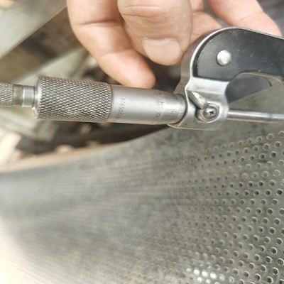 Hoja de metal perforada de aluminio revestida 10m m - 2500m m para la construcción