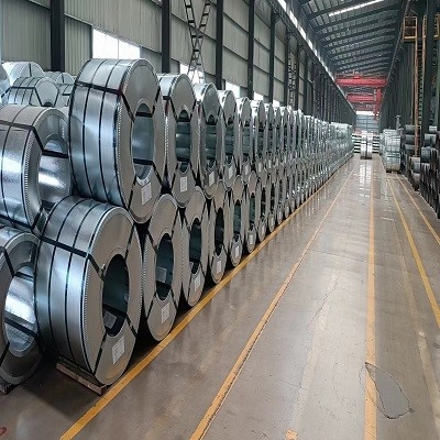 Z275 prepintó la techumbre de acero galvanizada del metal de la bobina cubre los materiales de construcción