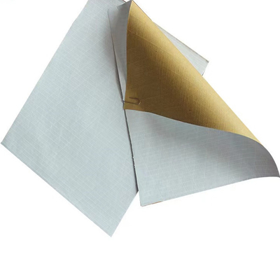 Revestimiento reforzado de papel de Kraft del aislamiento del papel de aluminio de los Pp del lienzo ligero blanco compuesto de la película