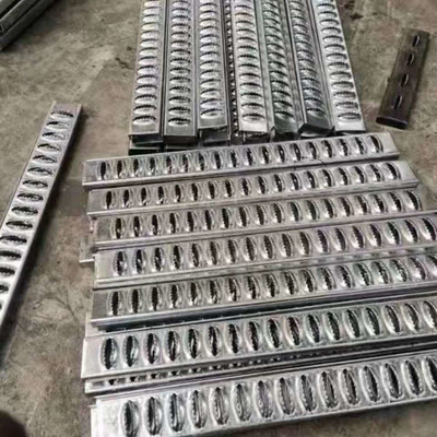 Hojas antis perforadas de la placa de la resbalón de la boca del cocodrilo para la escalera y el piso