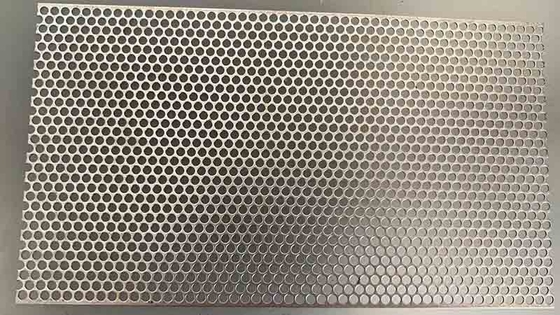 0.8 mm de espesor Panel perforado de aluminio / hoja perforada de aluminio para la construcción