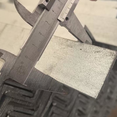 Acero de ángulo galvanizado y sumergido en caliente / barra de ángulo ASTM A36 Ancho 30/40/50mm