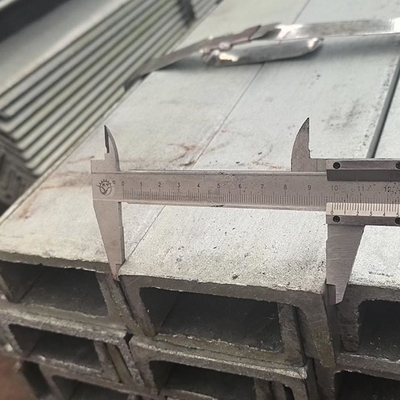 Acero estructural de carbono de canal C con sección de fluido para construcción y maquinaria