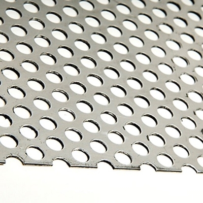 El poder cubrió la chapa perforada de aluminio para las escaleras