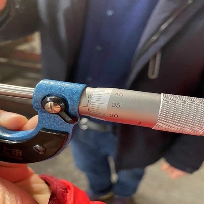 hoja perforada de aluminio de la resistencia a la corrosión del grueso de 12.0m m