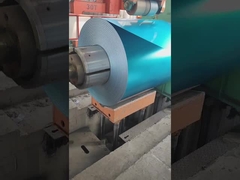 Proceso de corte de bandas de acero Galvalume azul