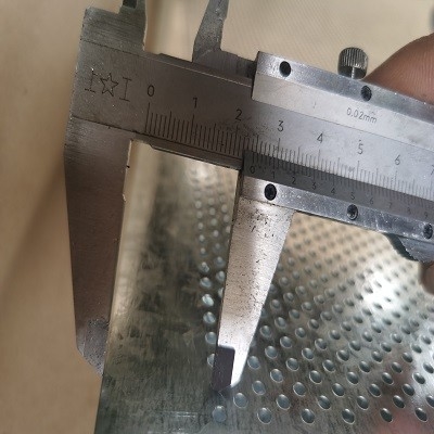 0.2m m - 1m m galvanizaron el metal perforado Mesh Plate For Decoration